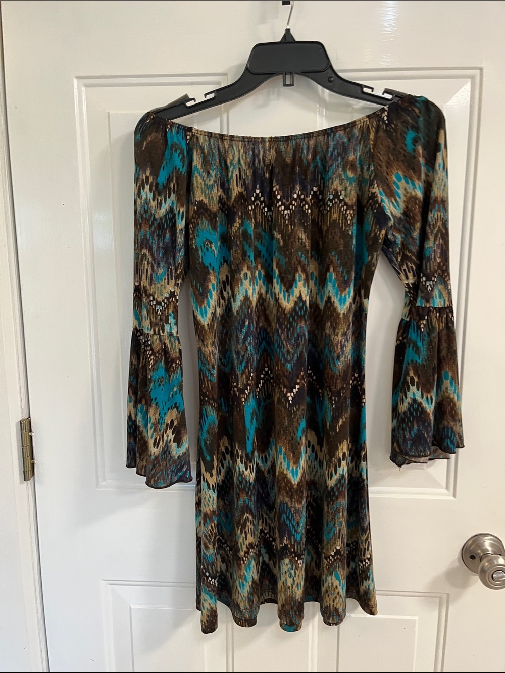 Bright, sretchy off the shoulder, mini dress. Size small